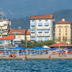 Lungomare Szálloda